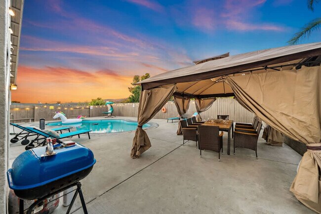 Building Photo - 13737 Via Tres Vistas