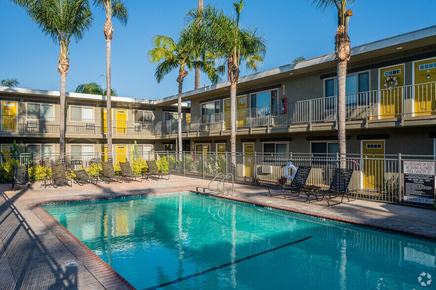 Did someone say pool day? - California Palms Apartment Homes