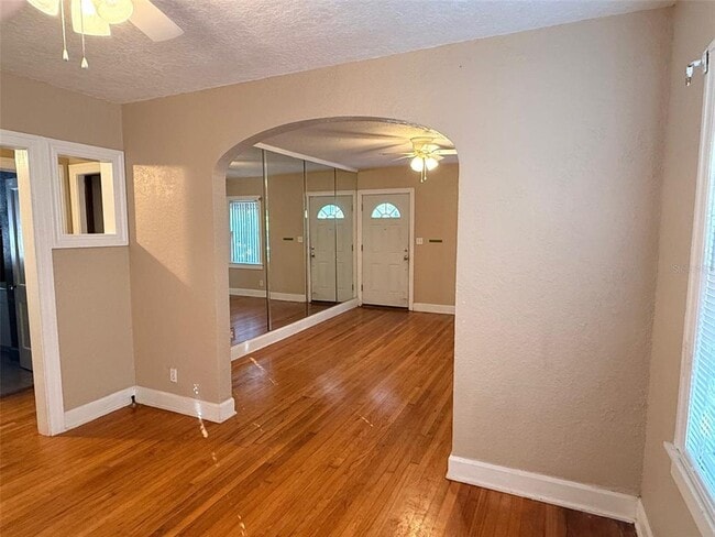 Building Photo - 1908 20th Ave N