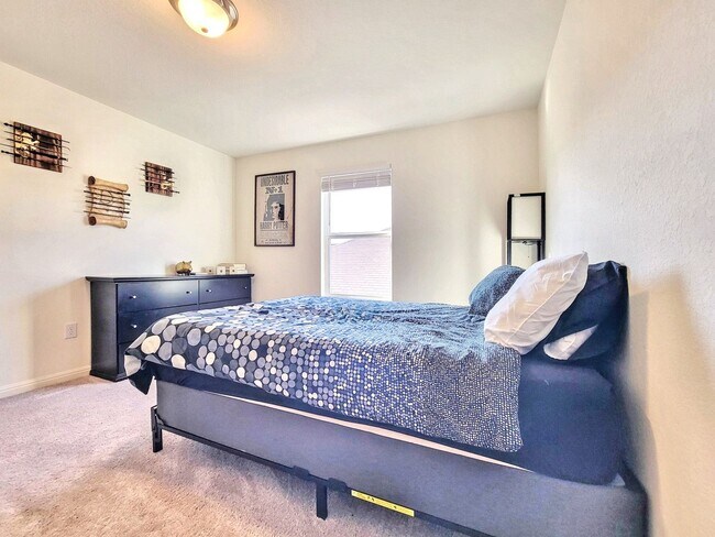 Building Photo - Beautiful 5 BR / 3 BA Home for Rent in Pfl...