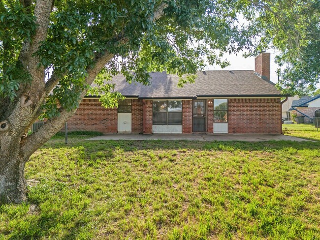Building Photo - 4802 Canyon Cir