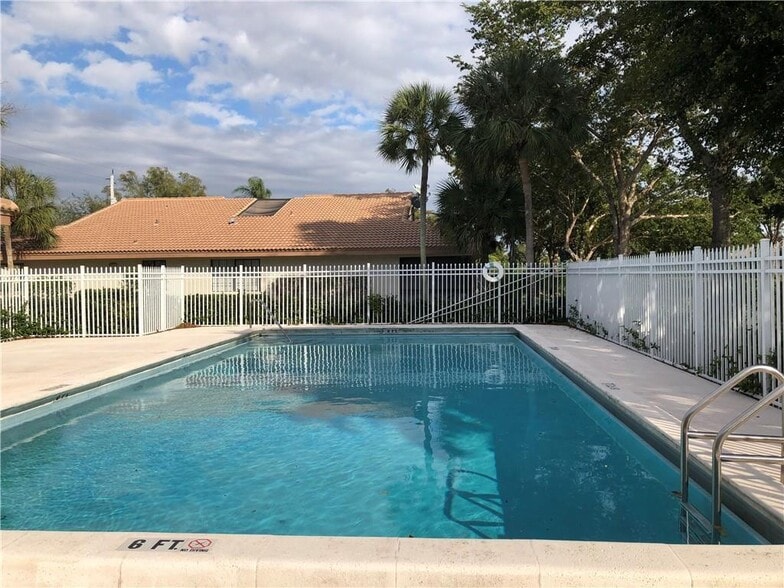 Building Photo - 12028 Royal Palm Blvd