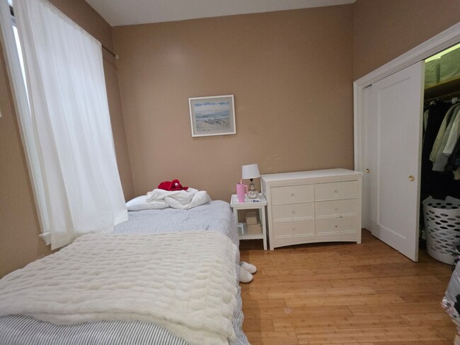 Building Photo - Convenient South End Location, Central Heat/AC, In-Unit Washer and Dryer, Private Deck.