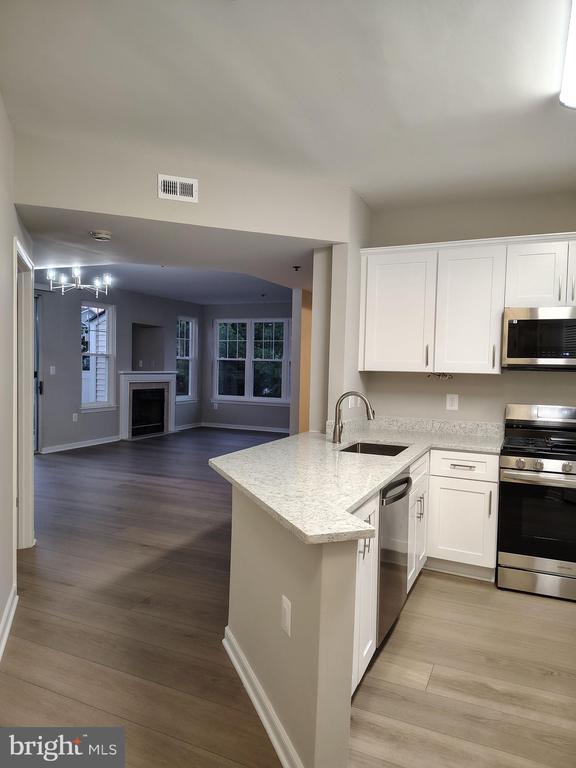 Building Photo - 1641 International Dr