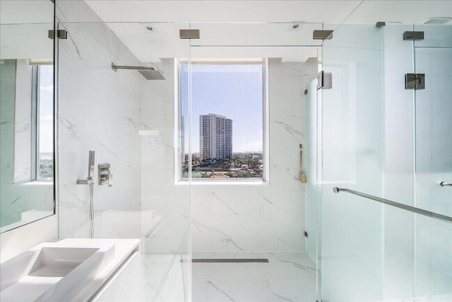 Building Photo - 3100 N Ocean Dr