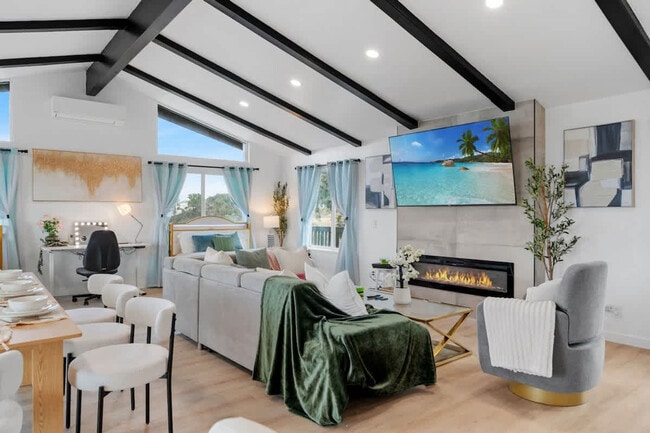 Building Photo - 5048 Bluff Pl