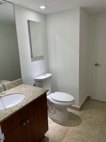 Building Photo - 3180 S Ocean Dr