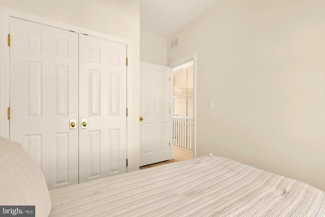 Building Photo - Private Georgetown Living!