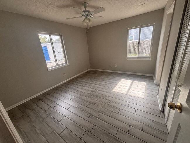 Building Photo - Affordable Beach Living! 1BR Apartment with Large Storage Closet & Central AC