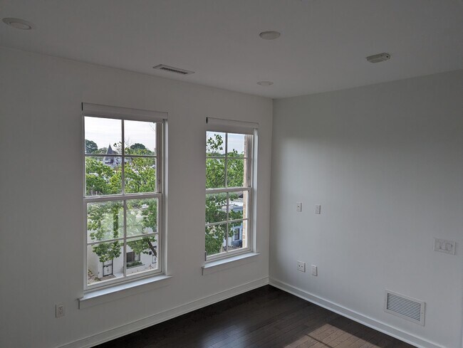 Building Photo - 300 8th St NE