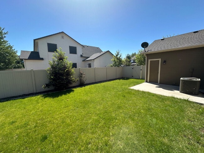 Building Photo - "Charming 4-Bed Home with Granite Accents & Hardwood Elegance in Meridian!"