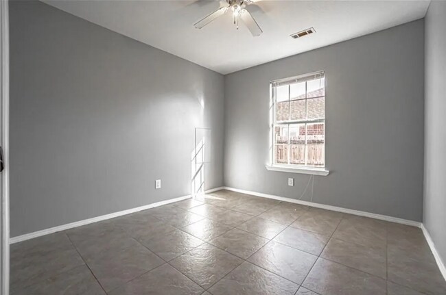 Building Photo - E Rachel Ln Duplex