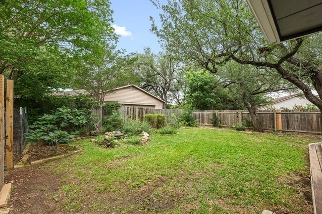 Building Photo - 4820 Marblehead Dr
