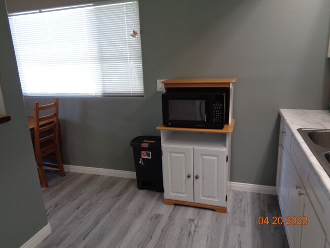 Building Photo - Remodeled Guest House in Quartz Hill All Utilities Included