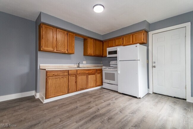 Building Photo - 3724 W 41st St