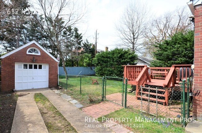 Building Photo - 612 N Wakefield St