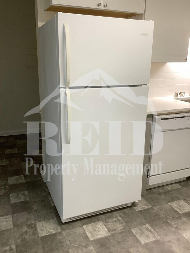 Building Photo - 1054 Callahan Dr