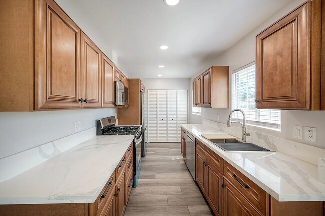 Building Photo - 197 Twin Oaks Cir