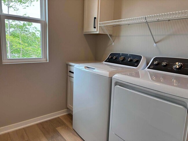 Building Photo - Brand-New Townhomes Near 5 Mile & East Beltline