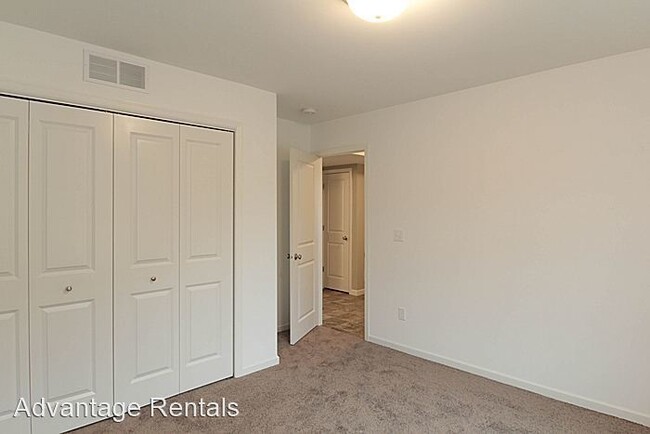 Building Photo - 4 br, 3 bath House - 1029 Manitou Trail