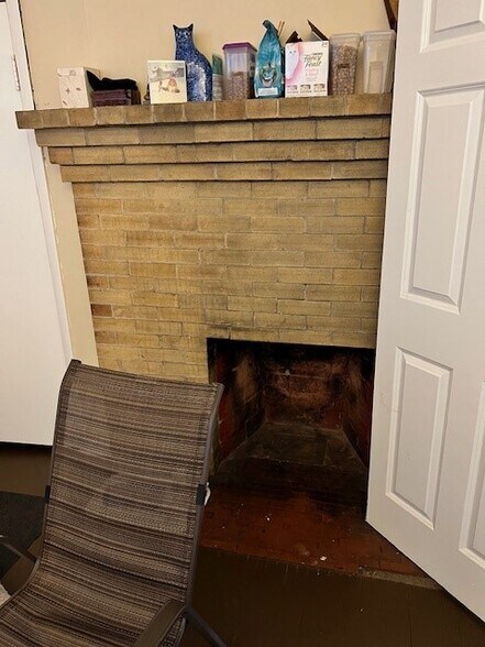 Building Photo - 705 W California Ave