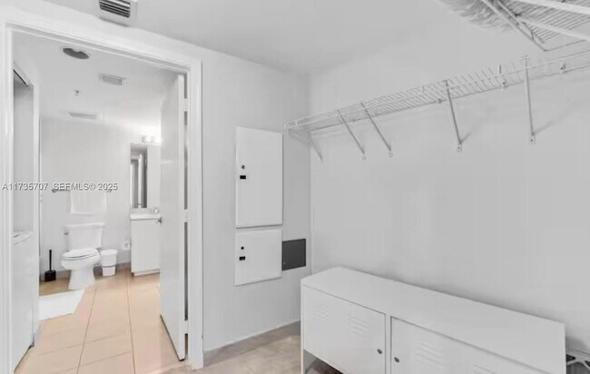 Building Photo - 1750 N Bayshore Dr