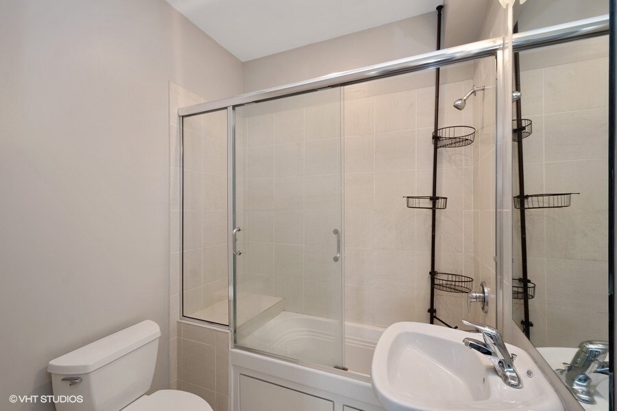 Building Photo - 1458 N Artesian Ave