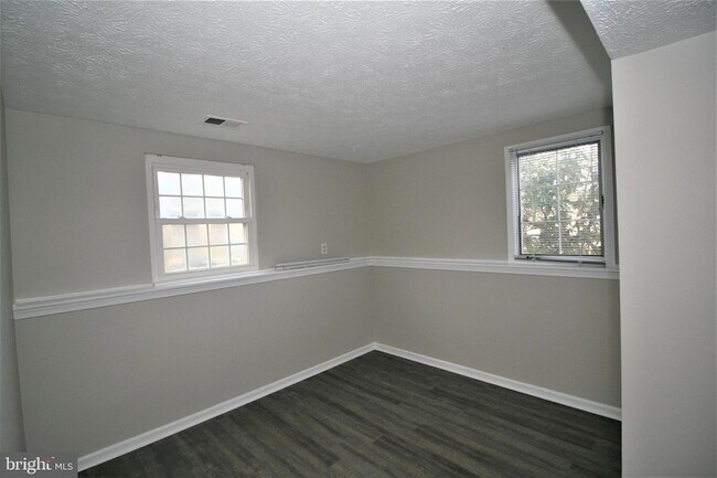 Building Photo - 507 Smoketree Ct