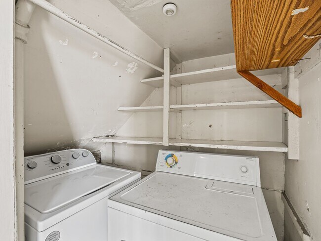 Building Photo - Ken-355 S 300 E, Provo UT 84606