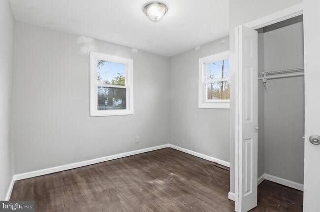 Building Photo - 4 Coville Dr