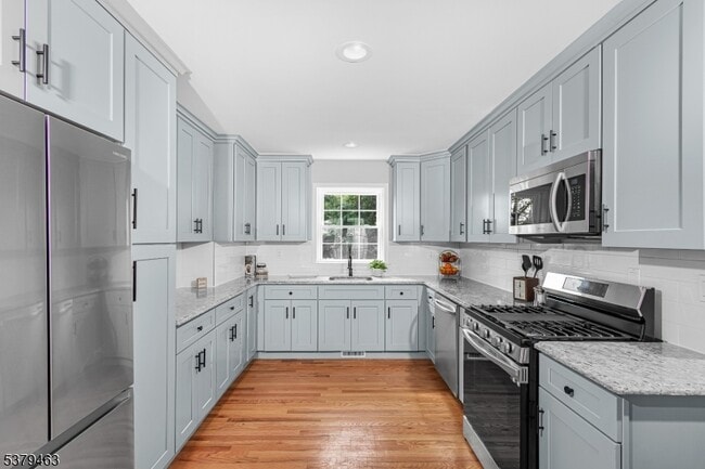 Building Photo - 24 Lawnwood Ave