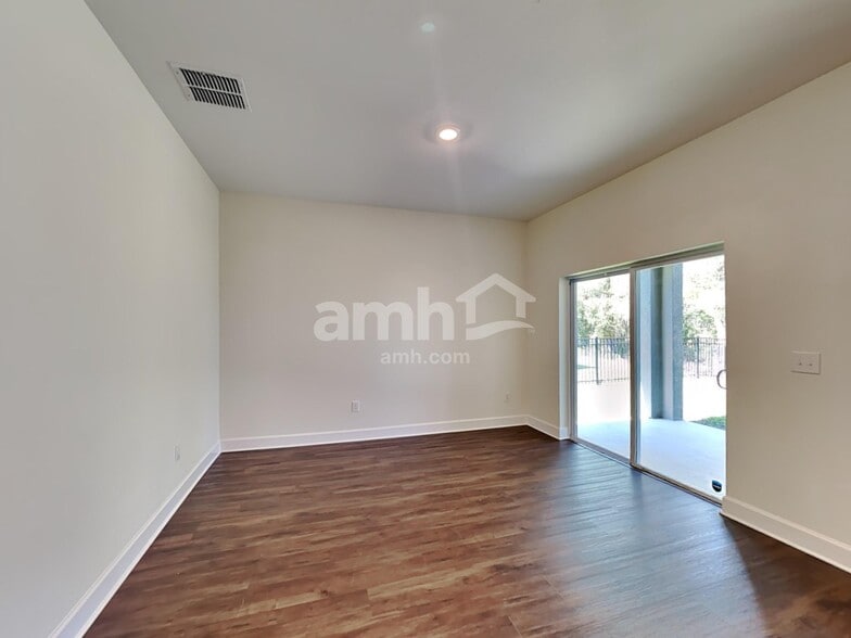 Building Photo - 3783 Lake Bluff Loop