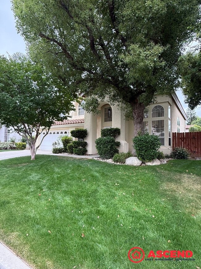 Building Photo - Spacious 4 Bed / 3 Bath Home in Haggin Oaks!