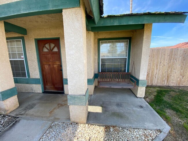 Building Photo - Beat the heat in North Hanford, Central air, and pool!