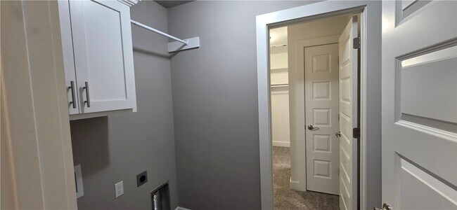 Building Photo - 902 Sugar Lf St