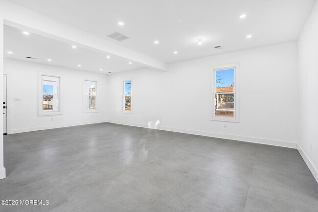 Building Photo - 448 Monmouth Rd