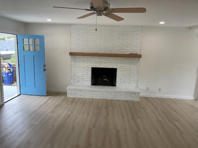 Building Photo - 405 Beaumont Dr