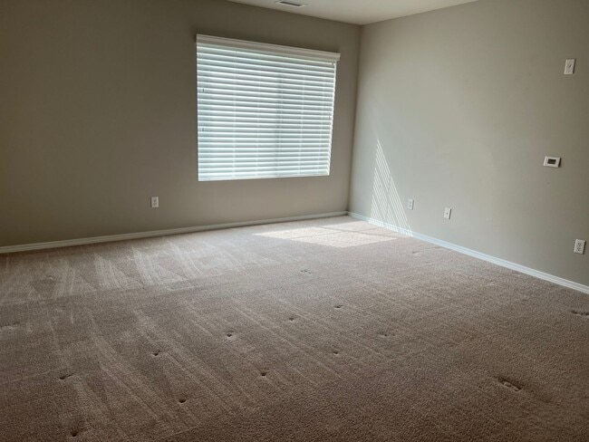 Building Photo - Beautiful Open Concept 4 Bedroom 2.5 Bath Home with Fenced Yard  in Gated Community