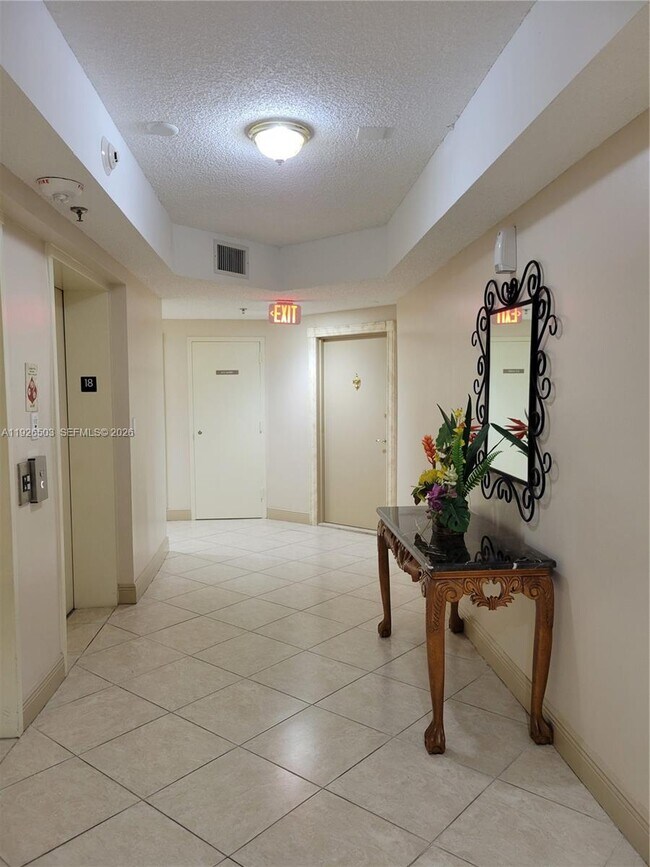 Building Photo - 6422 Collins Ave