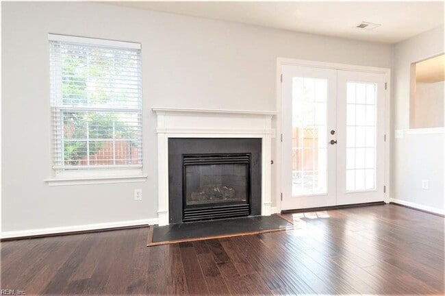Building Photo - 176 White Cedar Ln