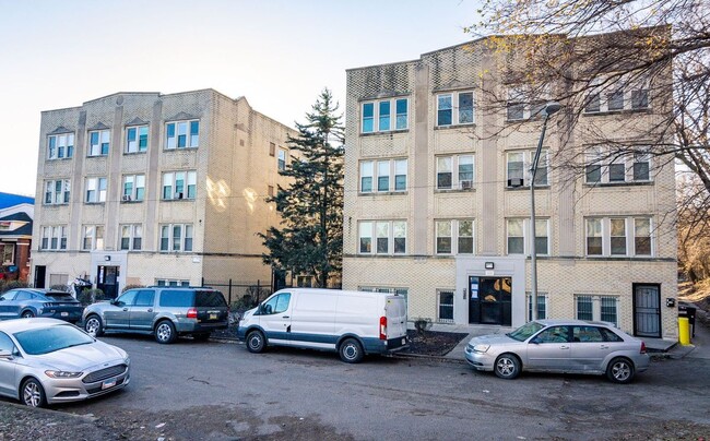 Building Photo - 1125 E 81st St