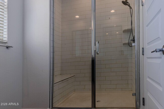 Building Photo - 9115 W Glenrosa Ave