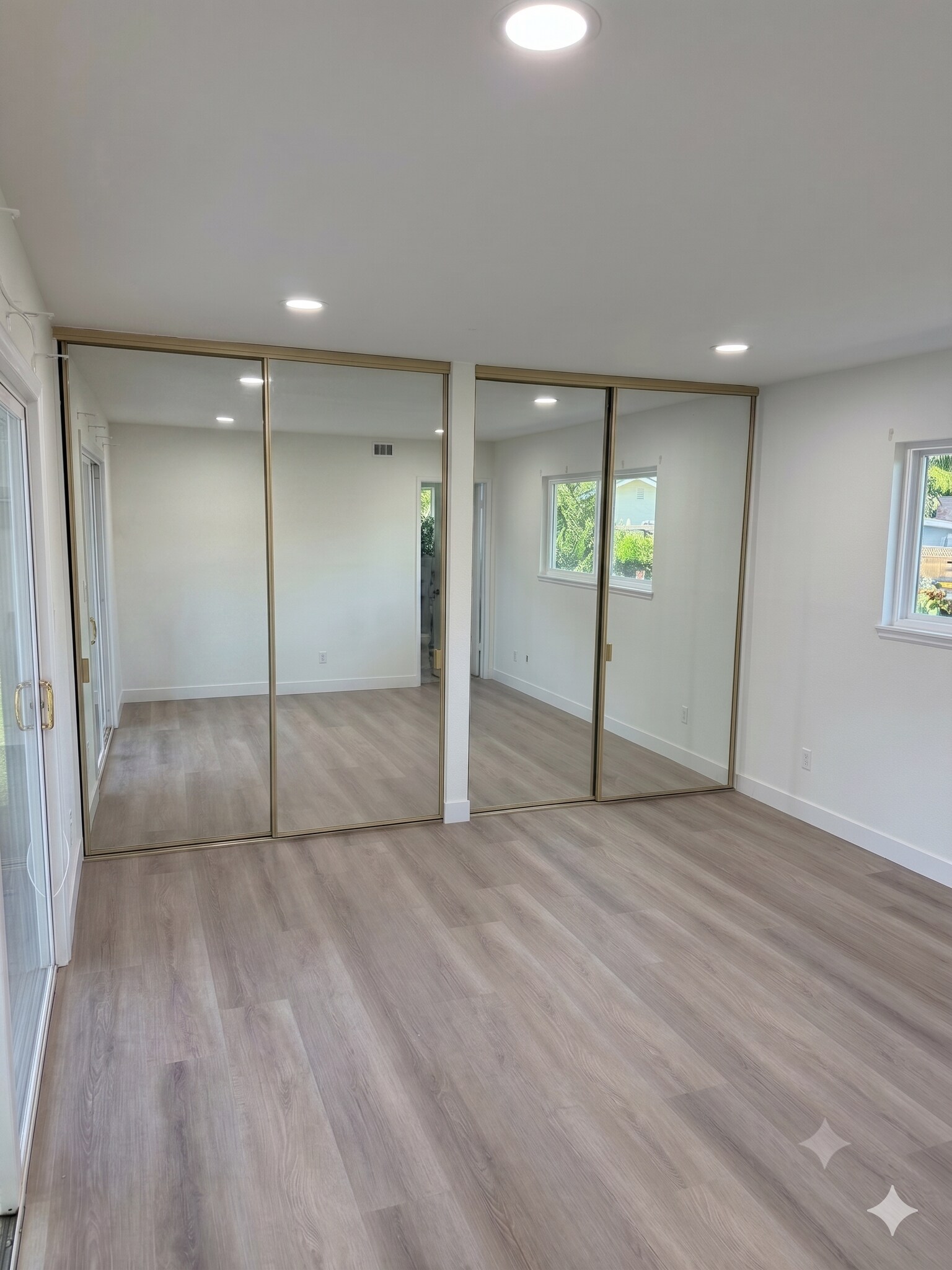 Building Photo - 203 N Royal Pl