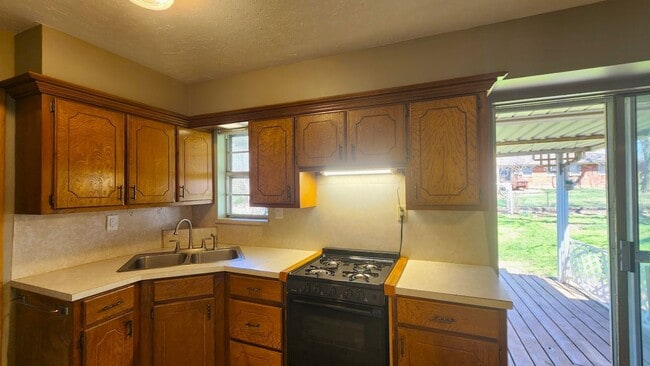 Building Photo - Darling 3 Bed 1.5 Bath 1 Car Garage in the Country Estates Addn Midwest City