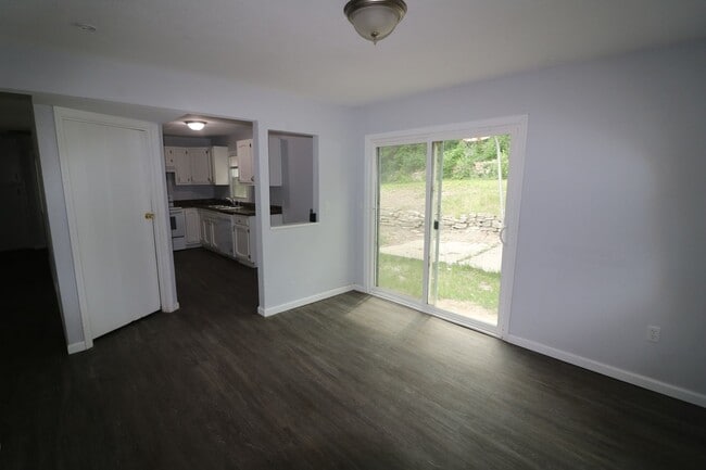 Building Photo - Nice 3 bedroom 1 bathroom home located in ...