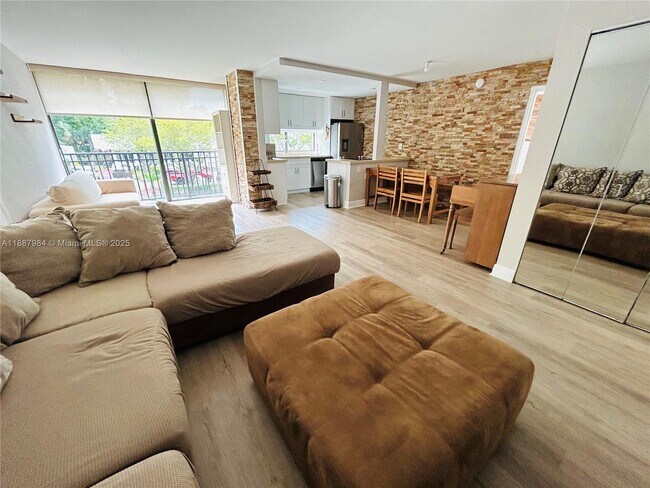 Building Photo - 17021 N Bay Rd