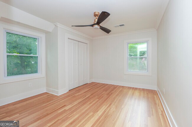 Building Photo - 2908 N Hills Dr NE