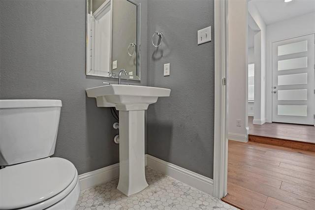 Building Photo - 6348 Oakbend Cir