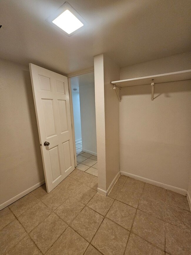 Building Photo - r1319LBP