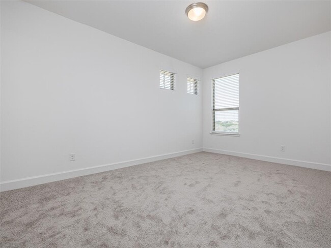 Building Photo - 217 Gary Wayne Dr